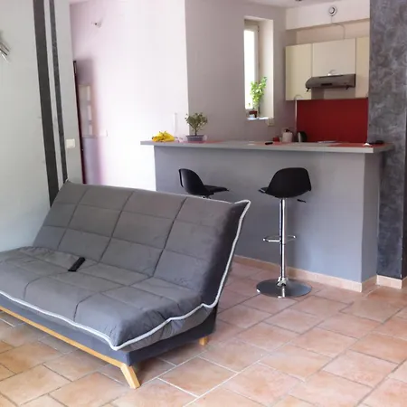 Apartment Proche Centre Avec Parking Prive